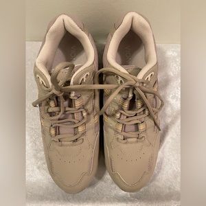 Vionic Women’s Walker Leather Sneaker Classic Taupe Size 10
